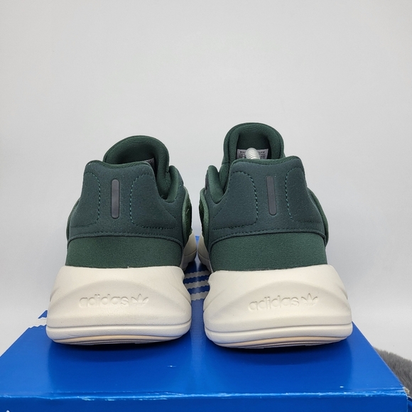 Athletic_Shoes